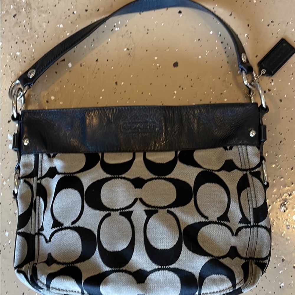 Coach Signature Zoe Hobo bag with extra shoulder strap - Picture 2 of 3